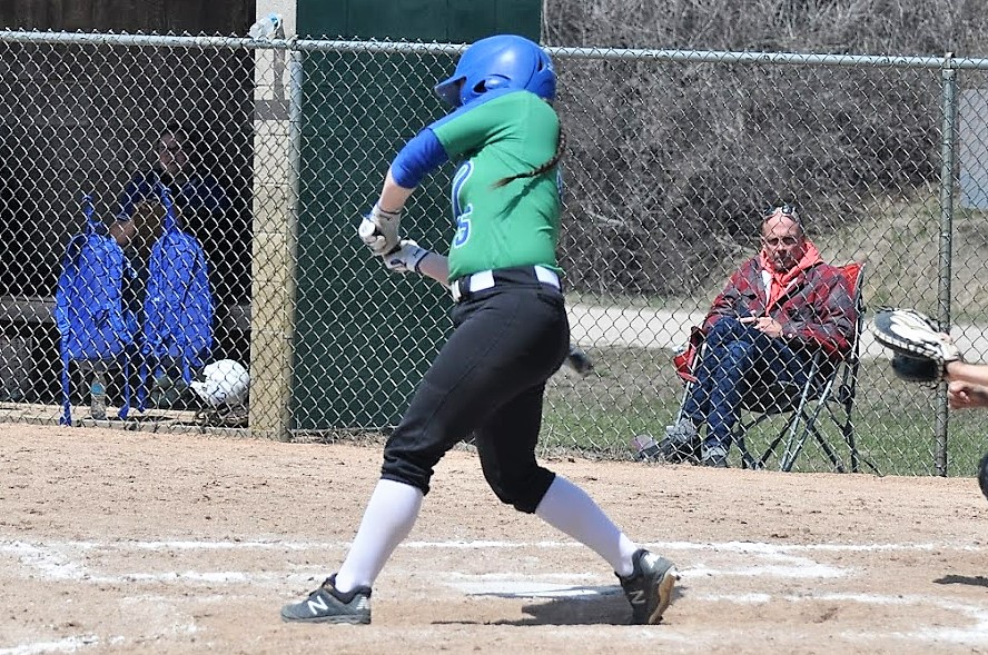 Sarah Wynn in mid swing