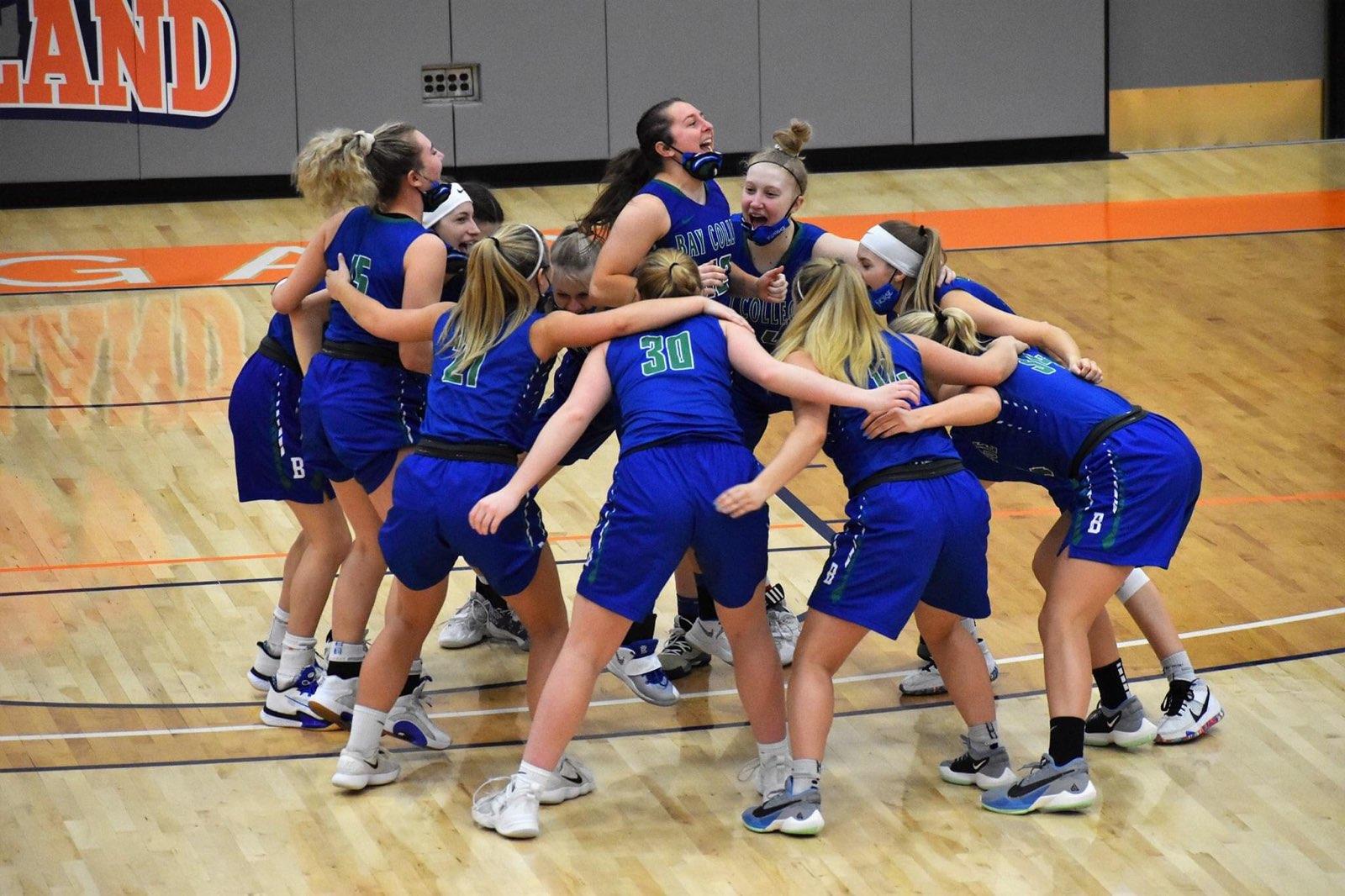 The Norse huddle as a team near the top of the key