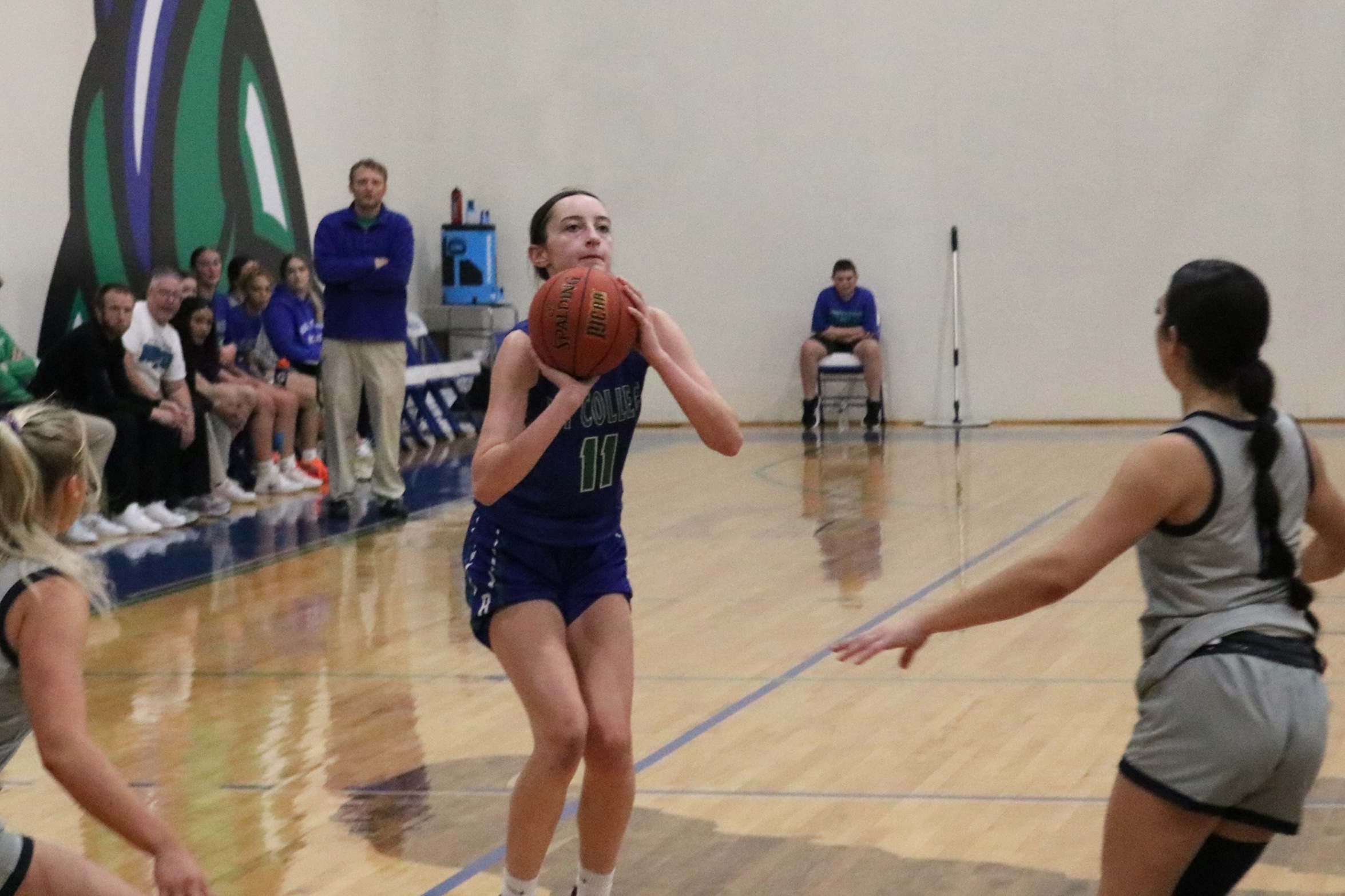 Kennedy Sproule lining up a deep shot